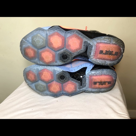 NIKE 684593 488 LEBRON JAMES 12 Easter 9.5 ✨SOLD✨ - Picture 7 of 8